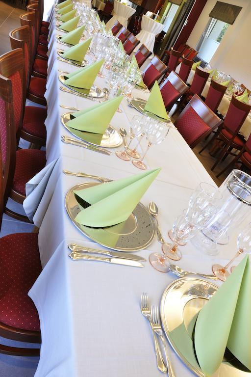 Zum Burghof Hotel Schoenberg Kültér fotó